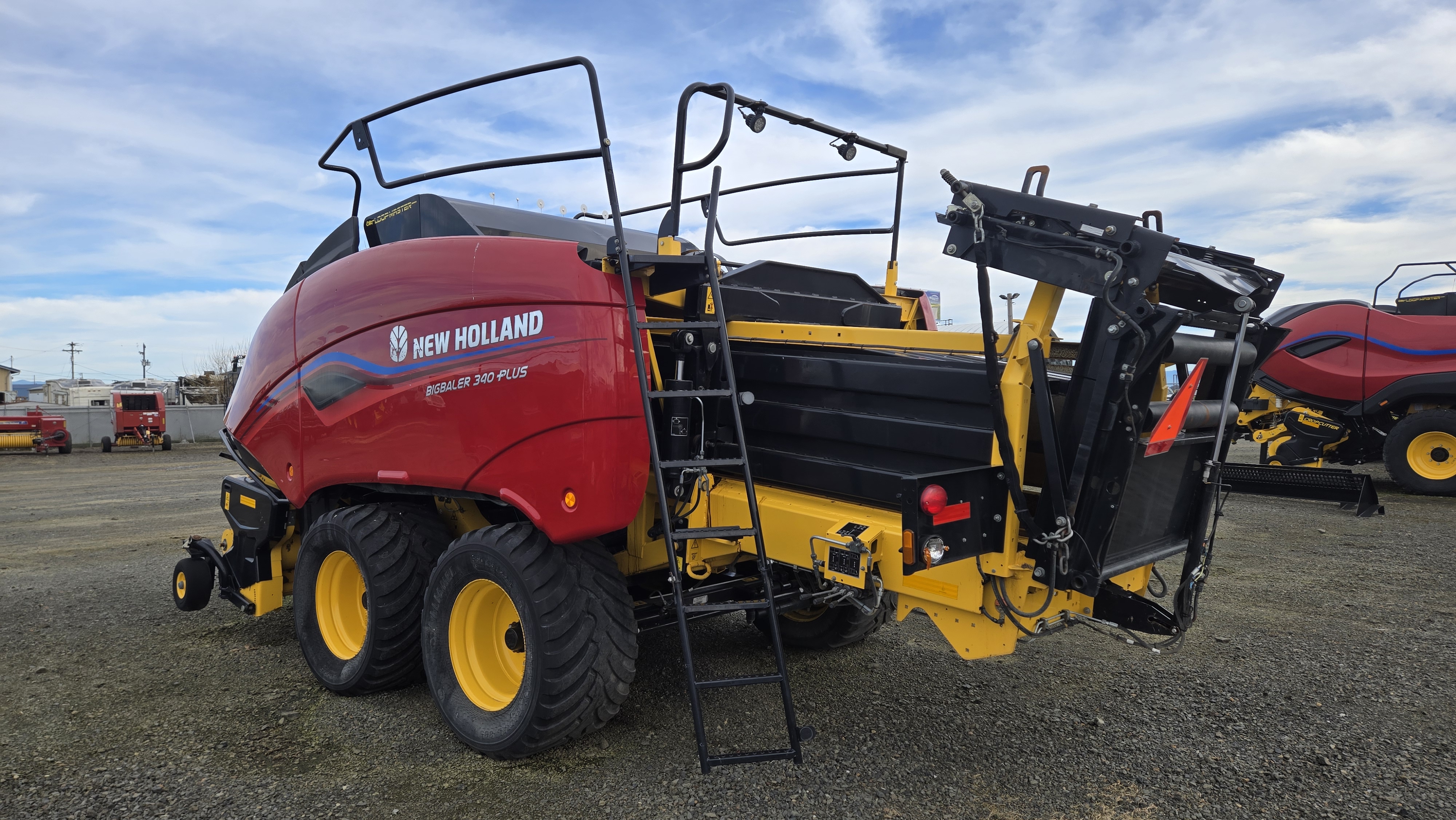 2022 New Holland 340S PLUS Baler/Square