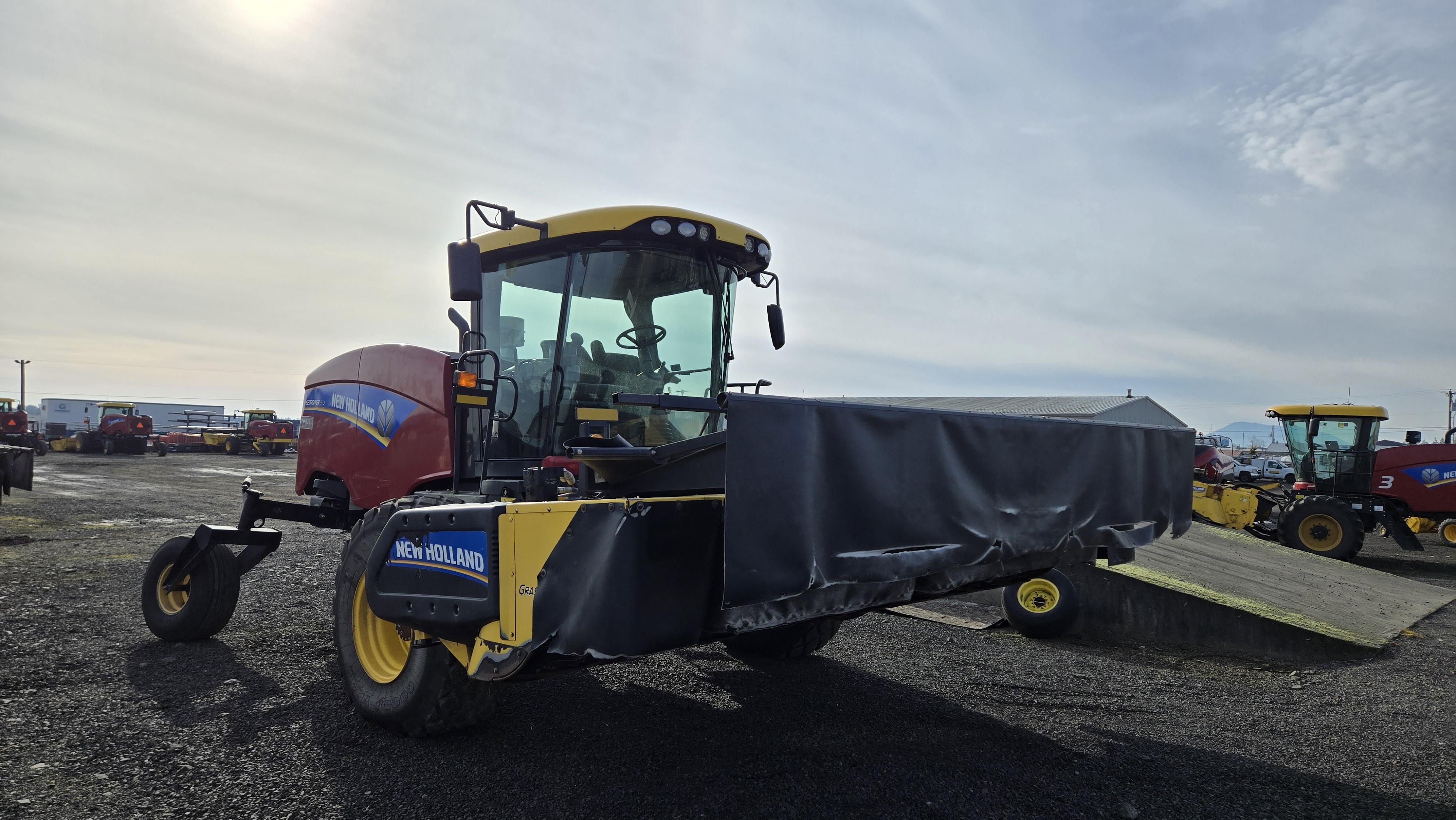 2015 New Holland SPEEDROWER 260 Windrower