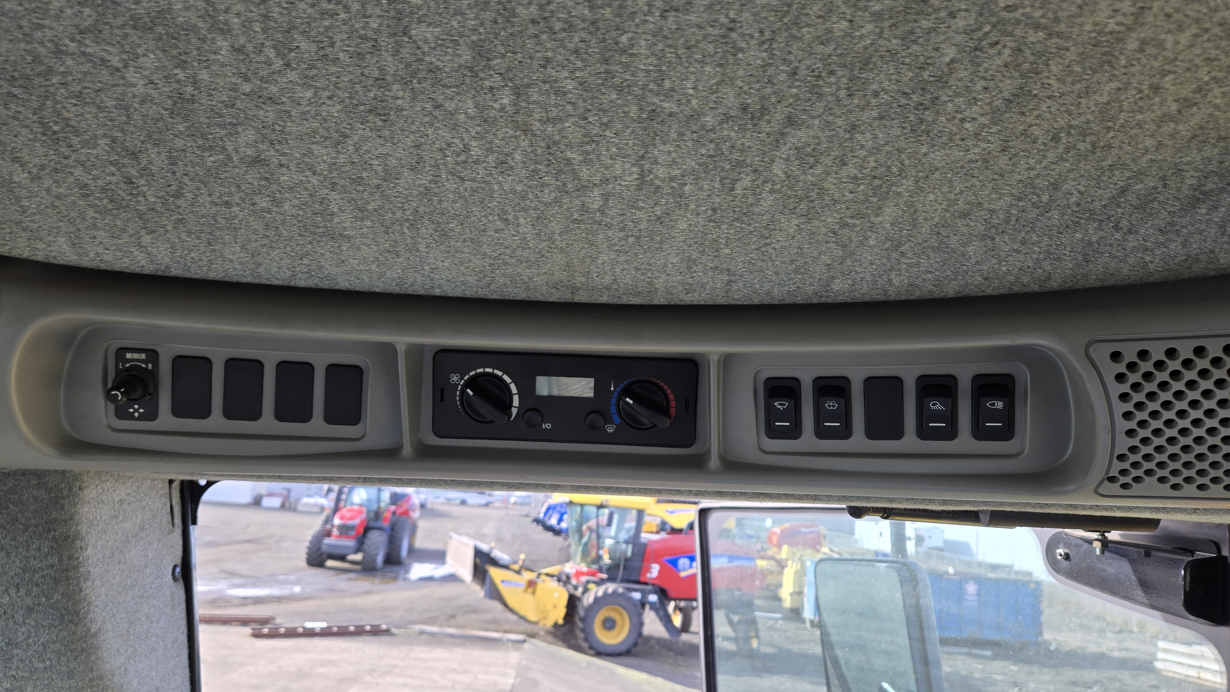 2015 New Holland SPEEDROWER 260 Windrower