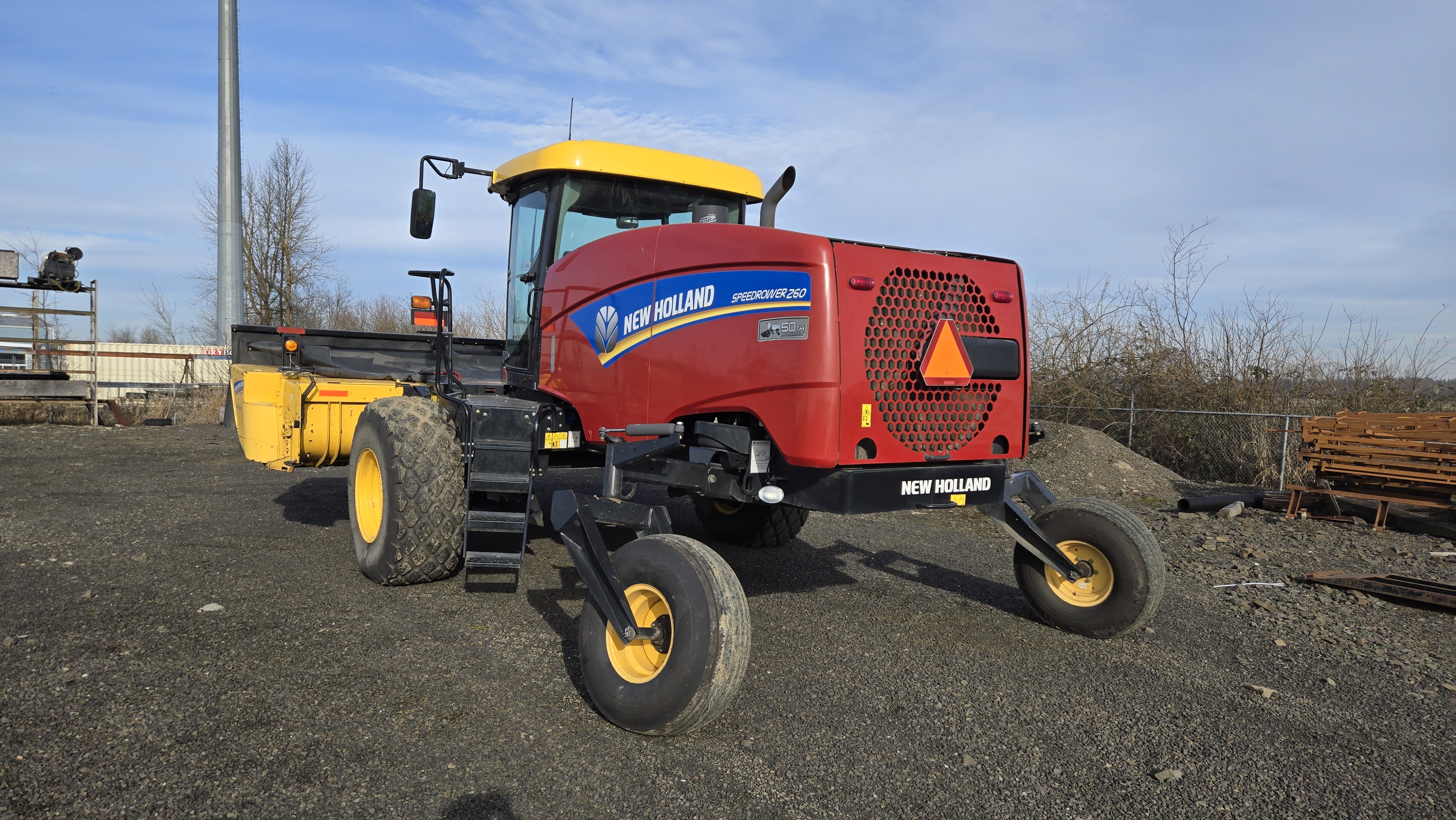 2015 New Holland SPEEDROWER 260 Windrower