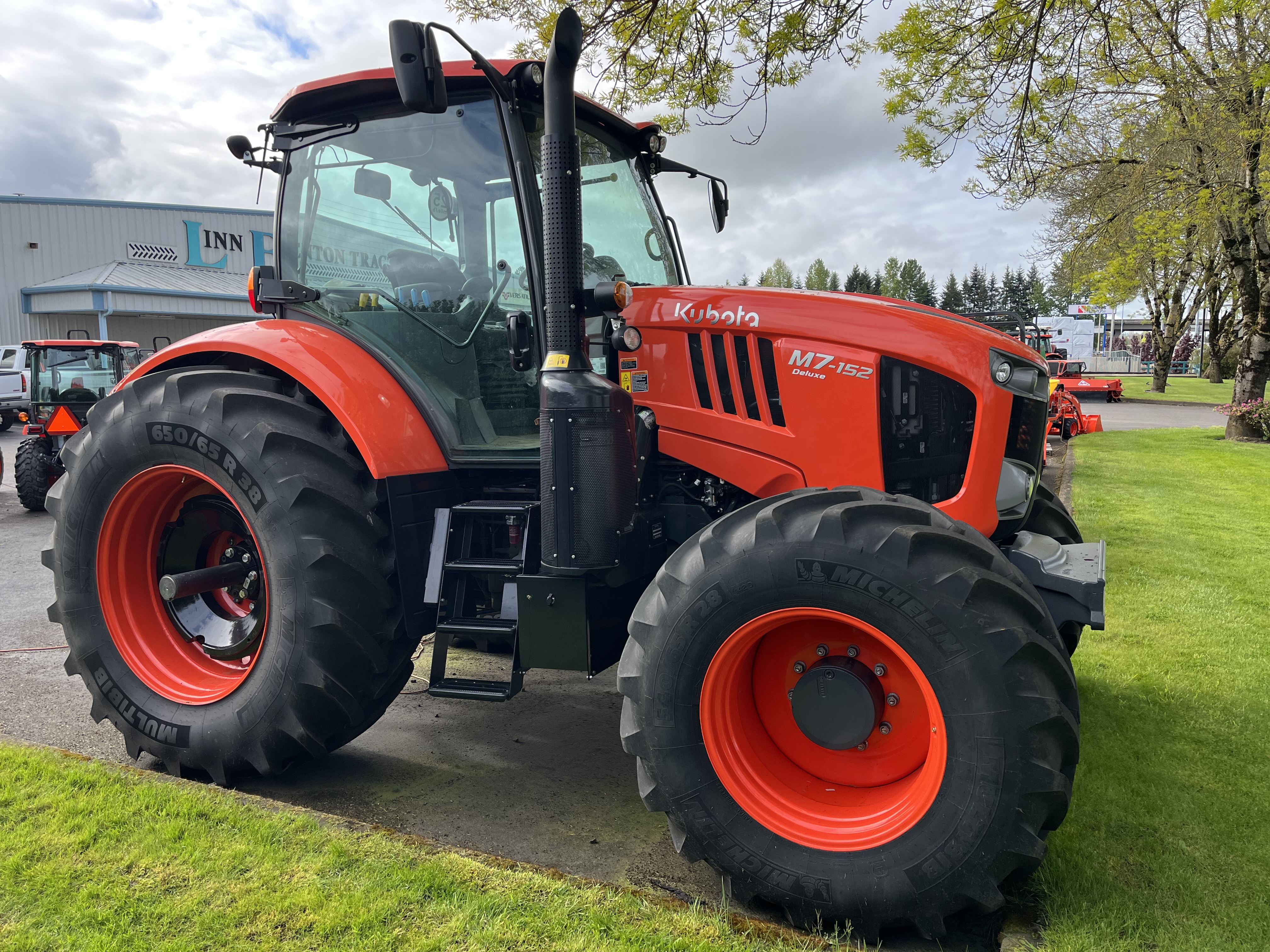 2021 Kubota M7-152D Tractor 4WD