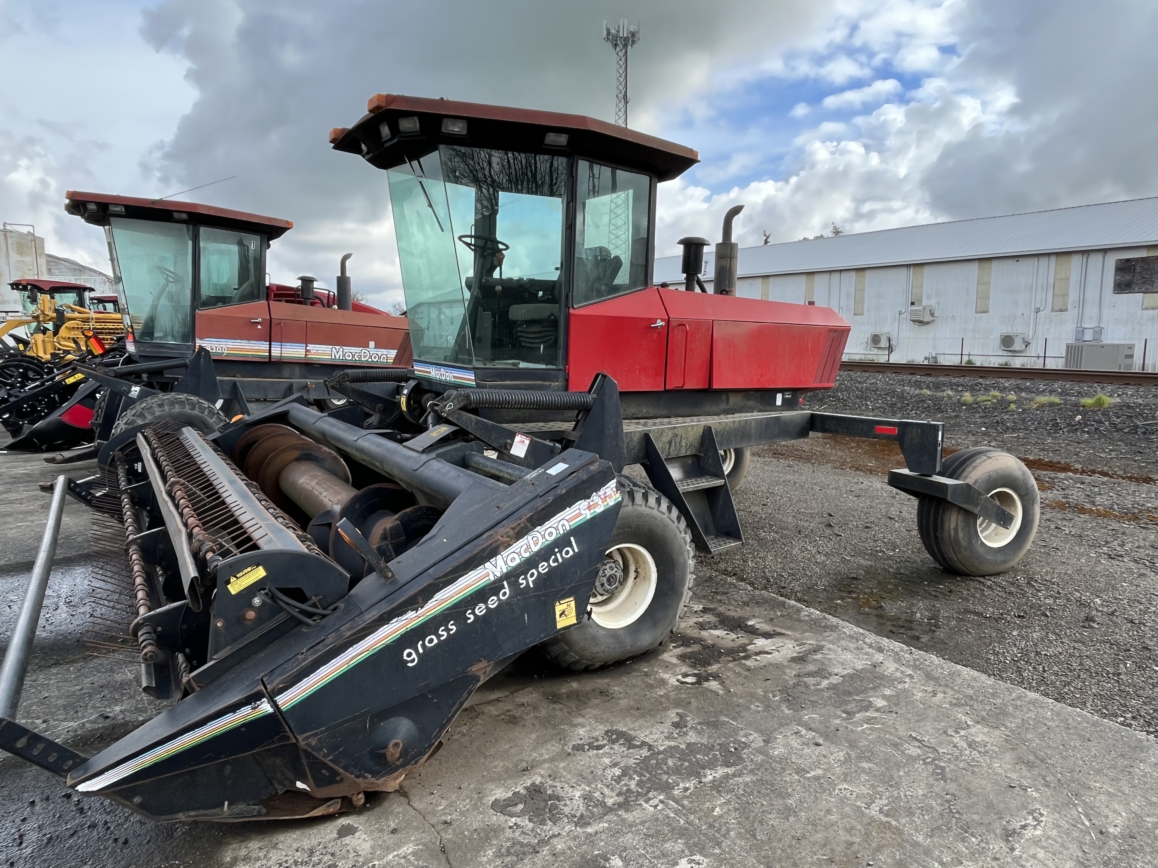 1993 MacDon 9000 Windrower