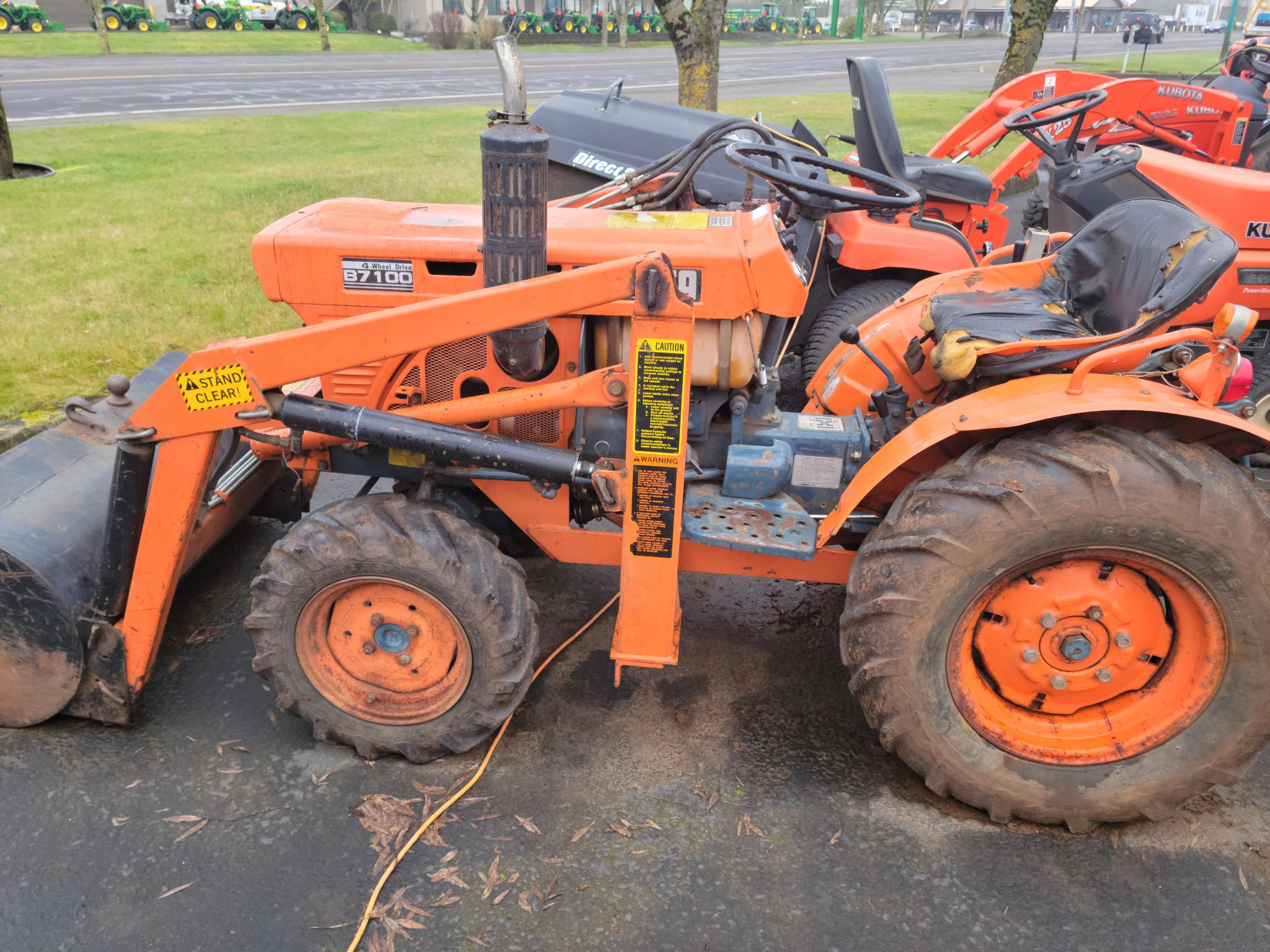 1981 Kubota B7100DT Tractor 4WD