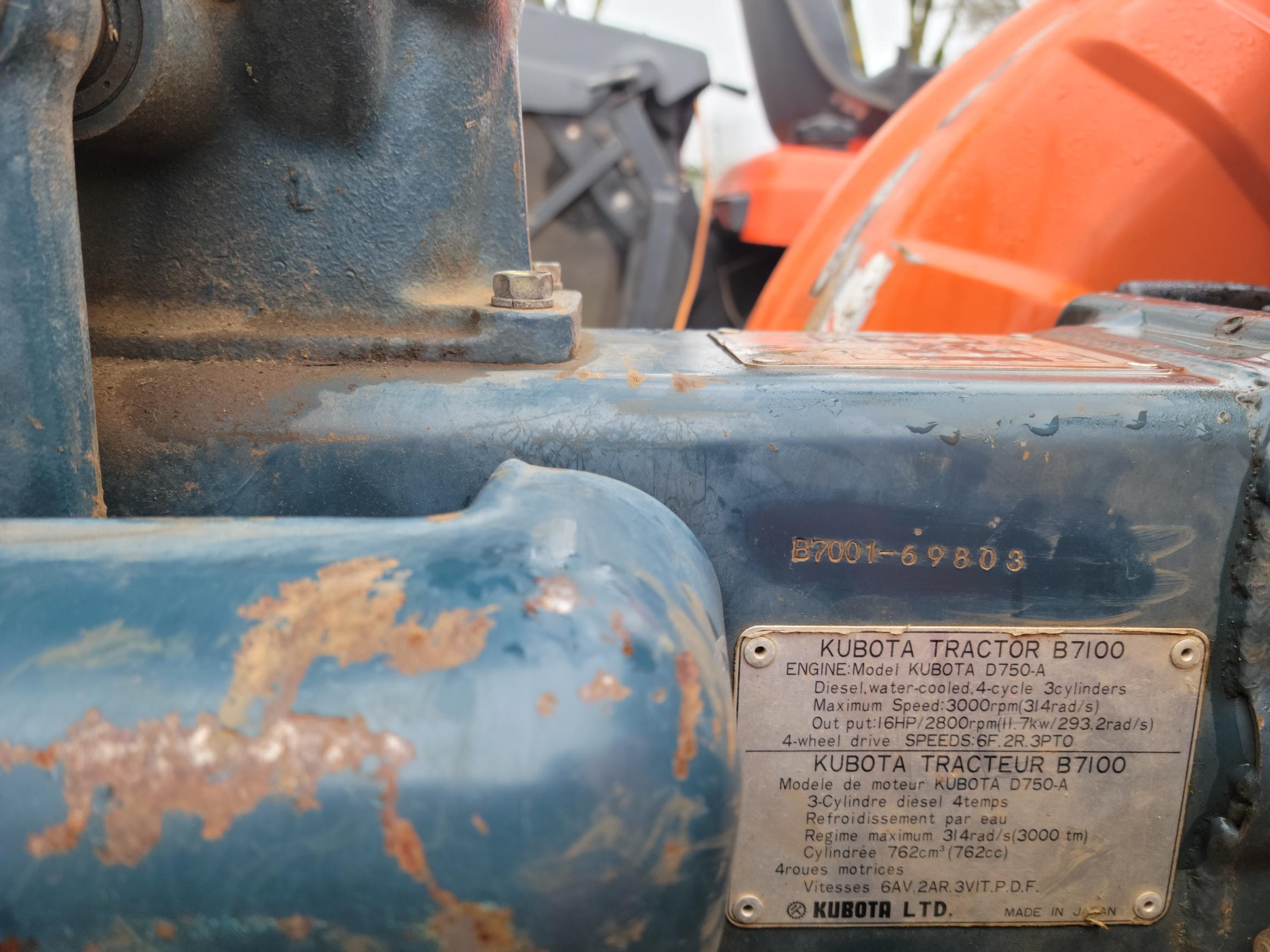 1981 Kubota B7100DT Tractor 4WD