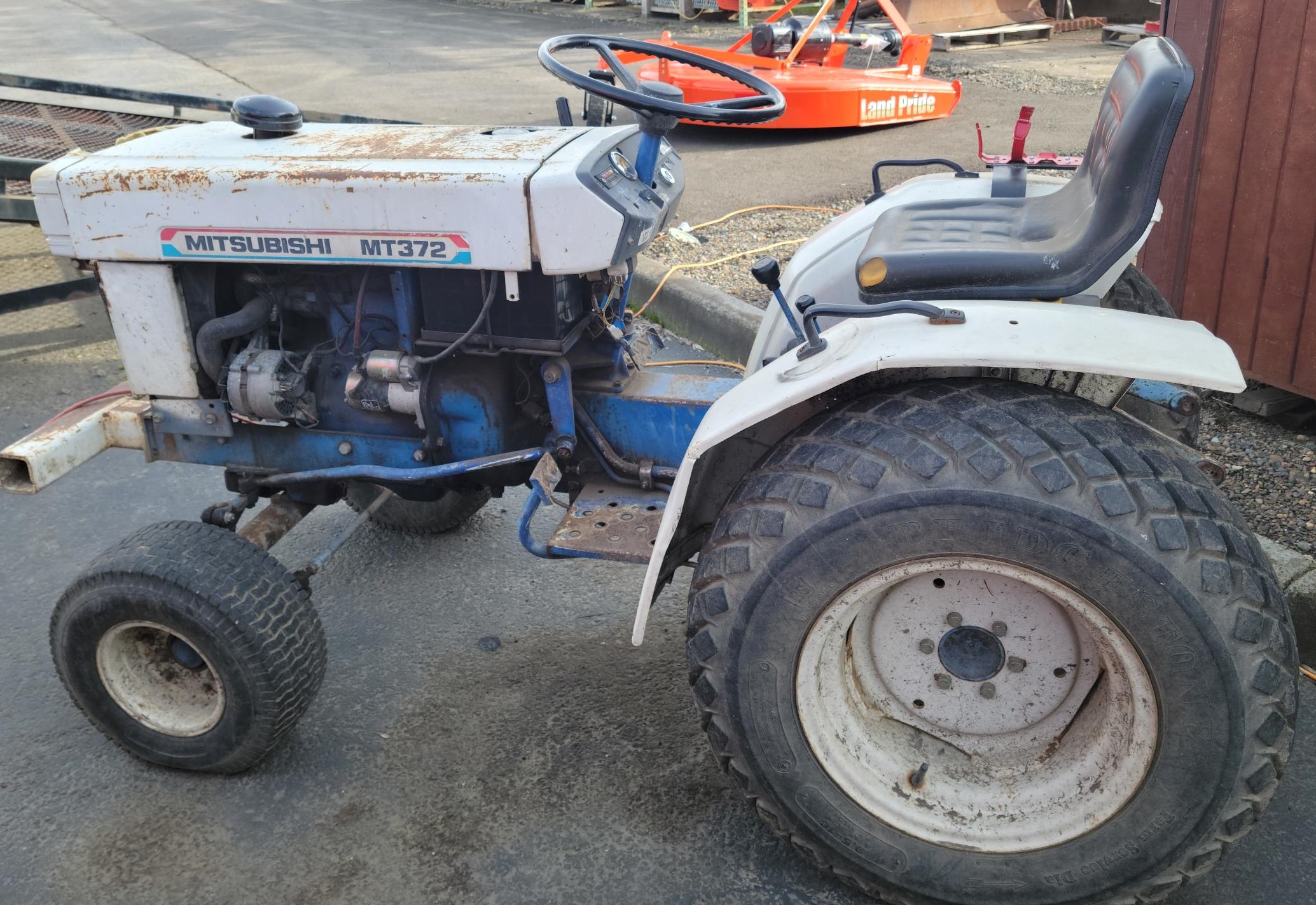 Mitsubishi MT372 Tractor