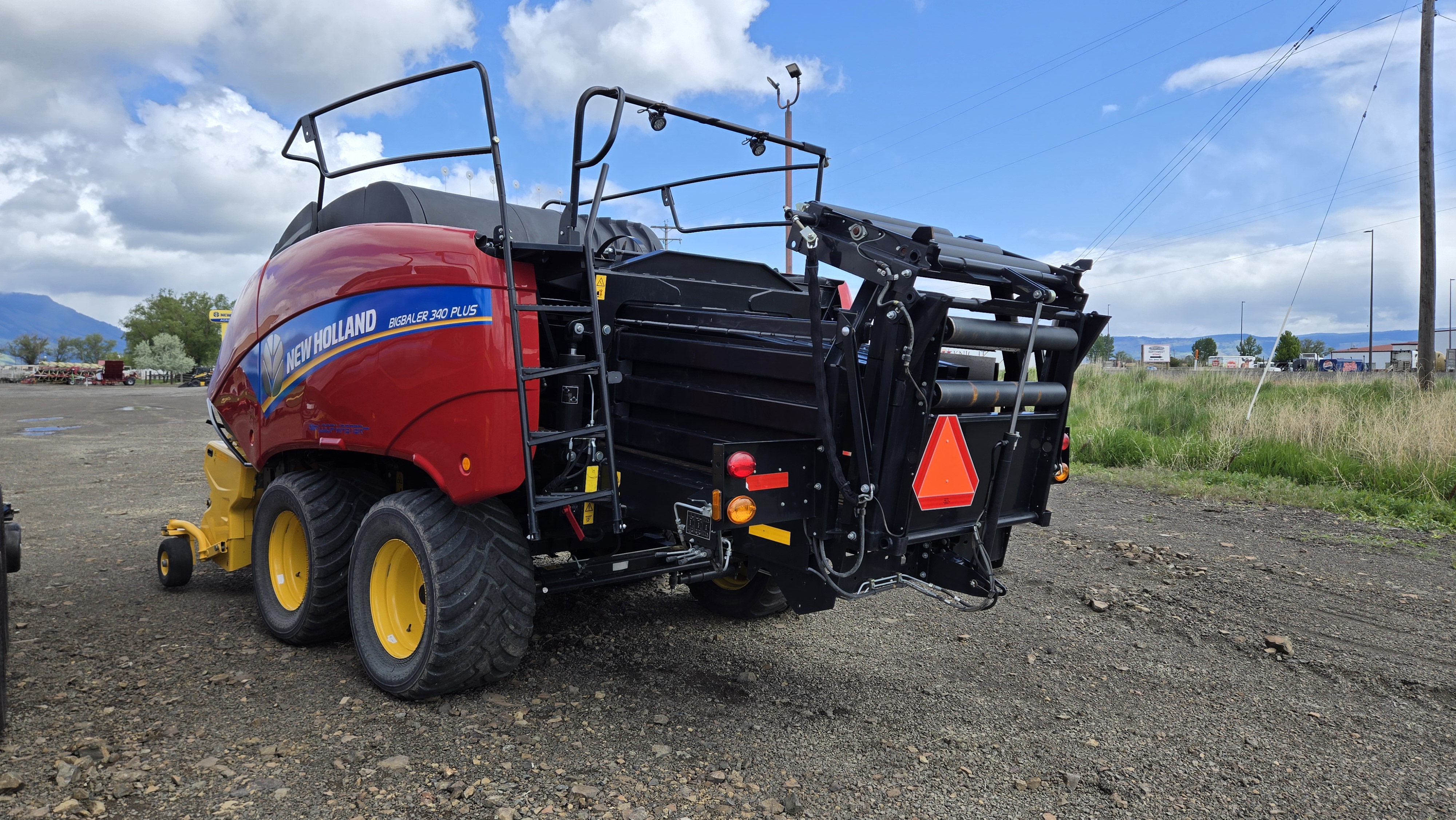 2020 New Holland 340S PLUS Baler/Square
