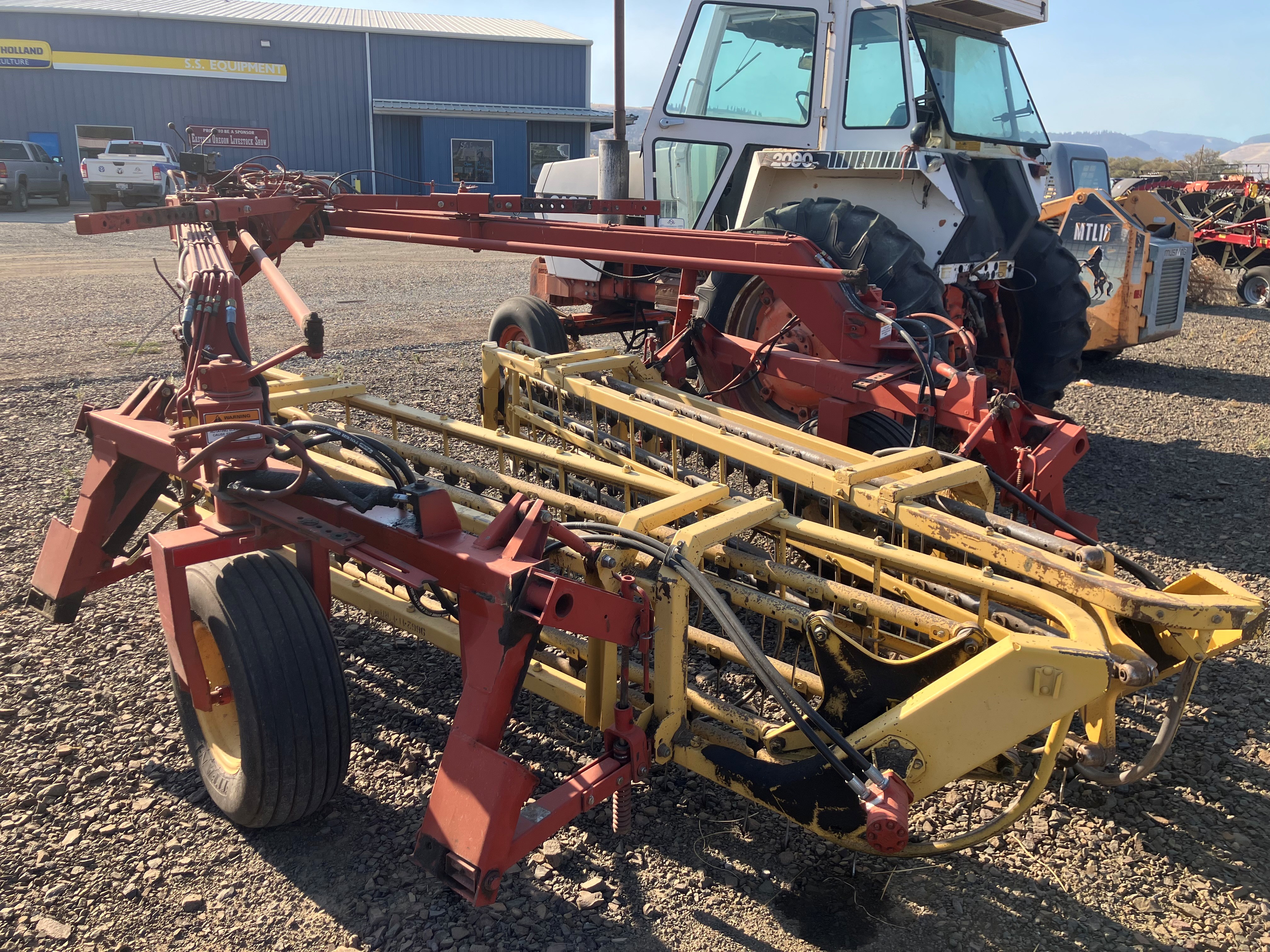New Holland 216 Rake