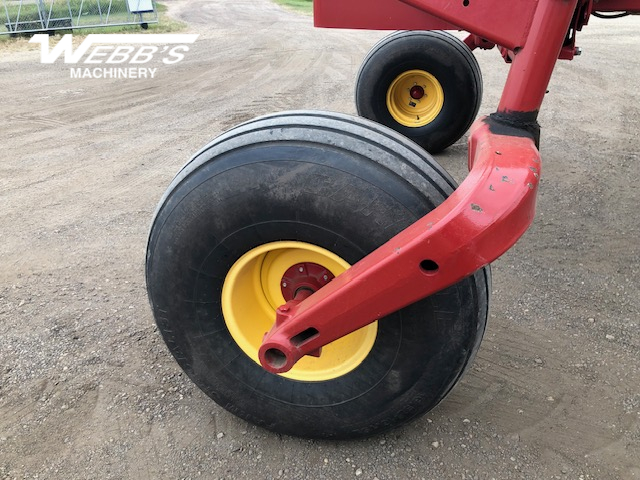 2014 New Holland Speedrower 130 Windrower