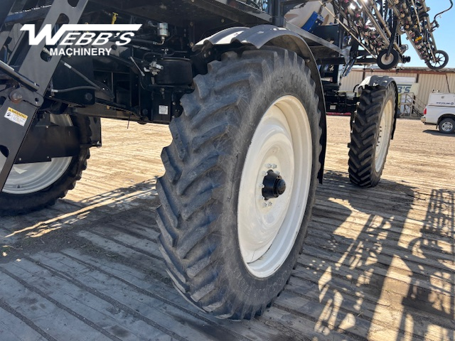 2014 New Holland SP.275R Sprayer/High Clearance