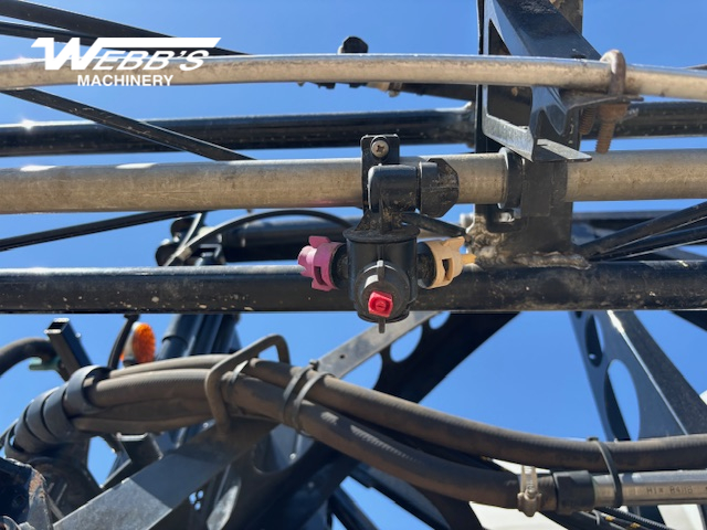 2014 New Holland SP.275R Sprayer/High Clearance