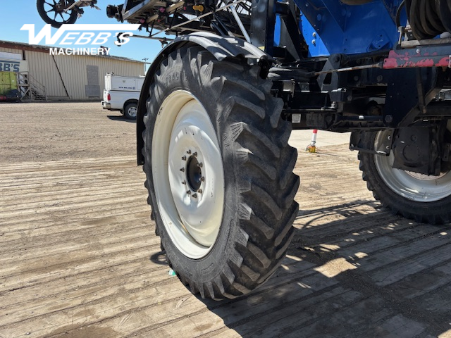 2014 New Holland SP.275R Sprayer/High Clearance