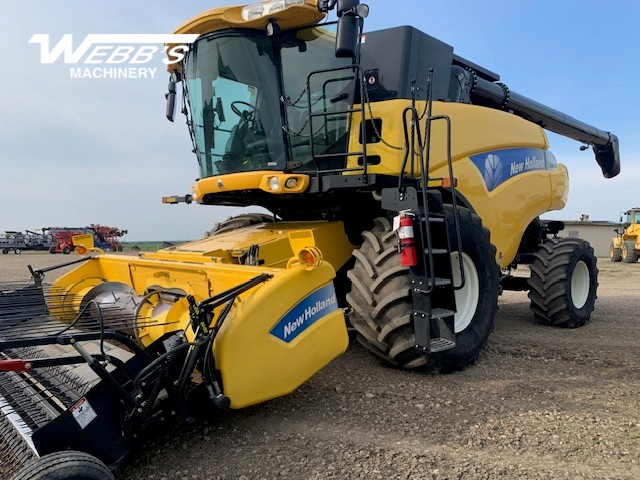 2009 New Holland CR9060 Combine