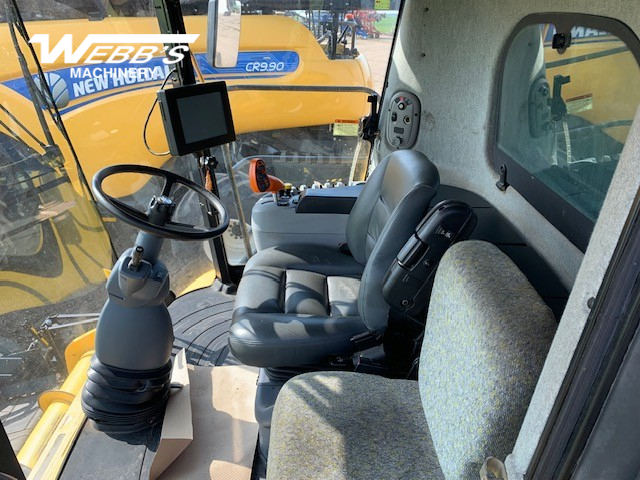 2009 New Holland CR9060 Combine