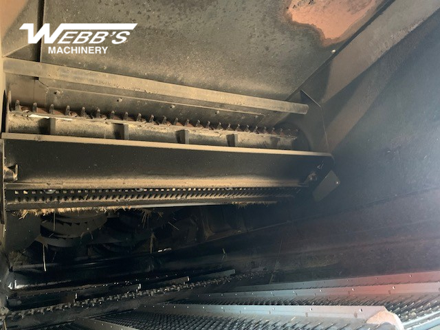 2009 New Holland CR9060 Combine