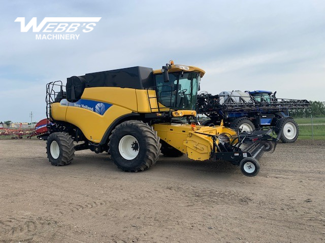 2009 New Holland CR9060 Combine