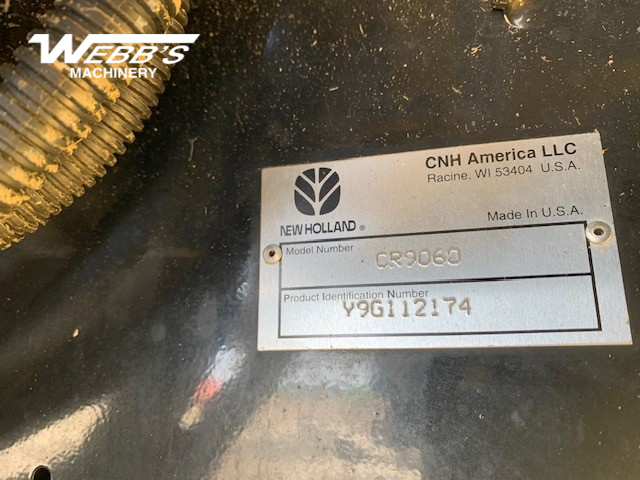 2009 New Holland CR9060 Combine