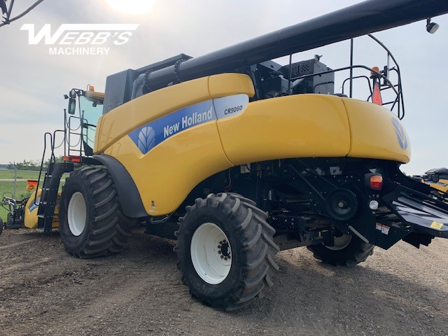 2009 New Holland CR9060 Combine