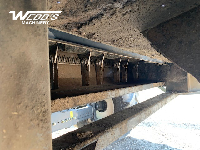 2009 New Holland CR9060 Combine