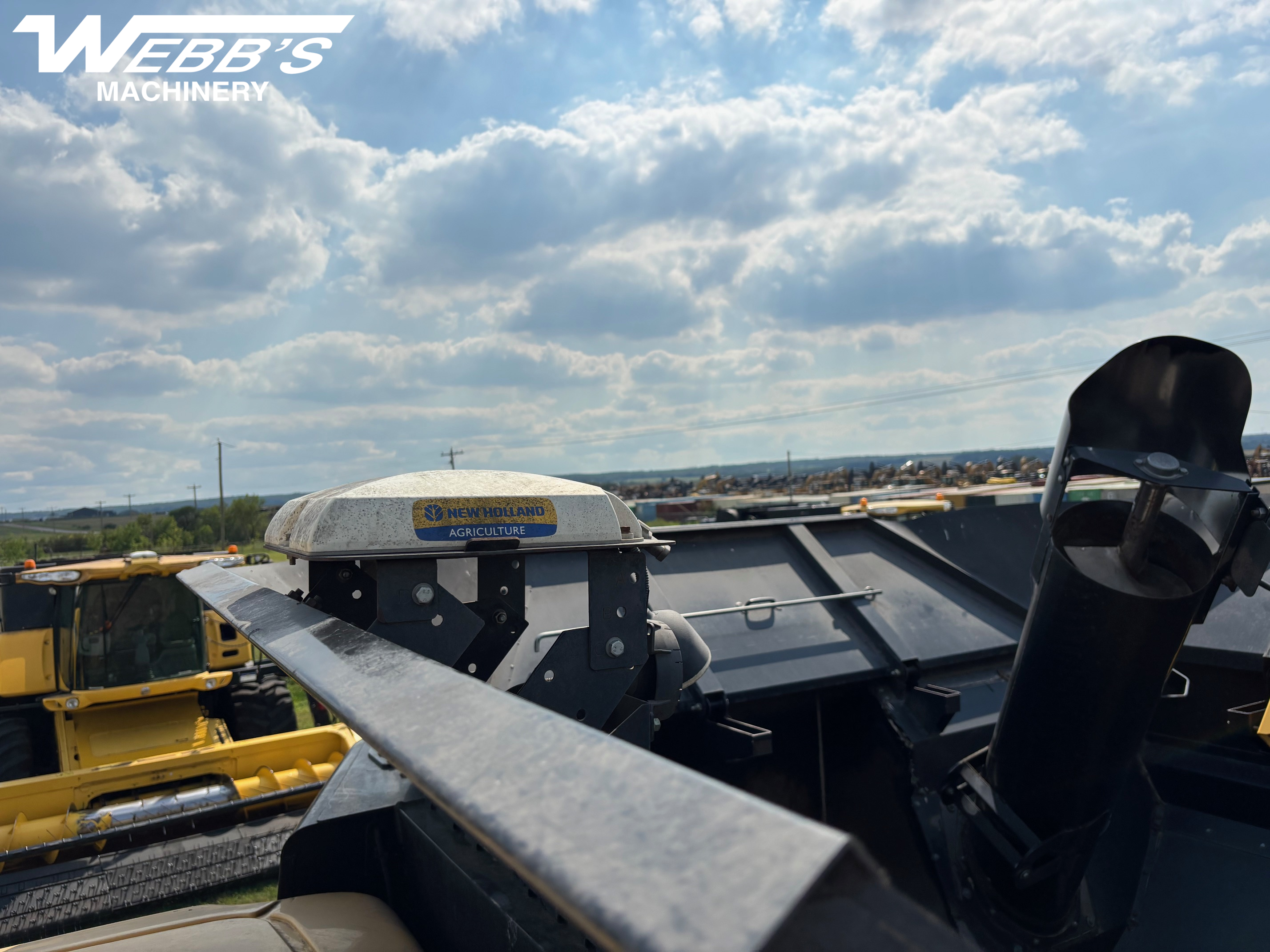 2009 New Holland CR9070 Combine