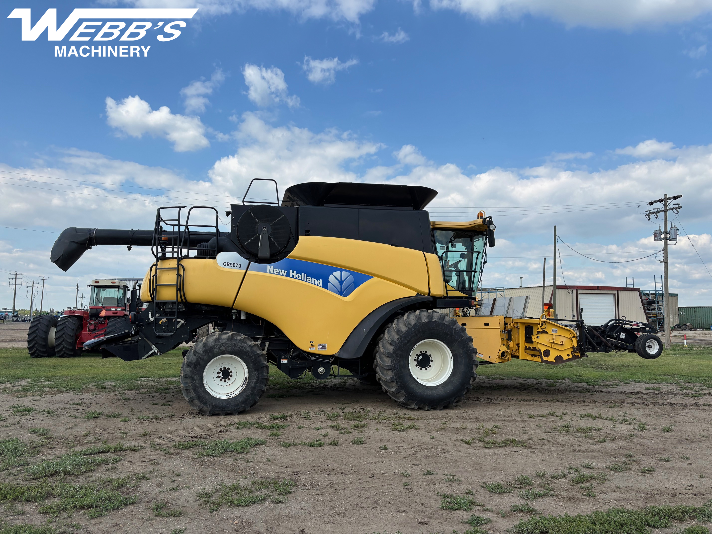 2009 New Holland CR9070 Combine