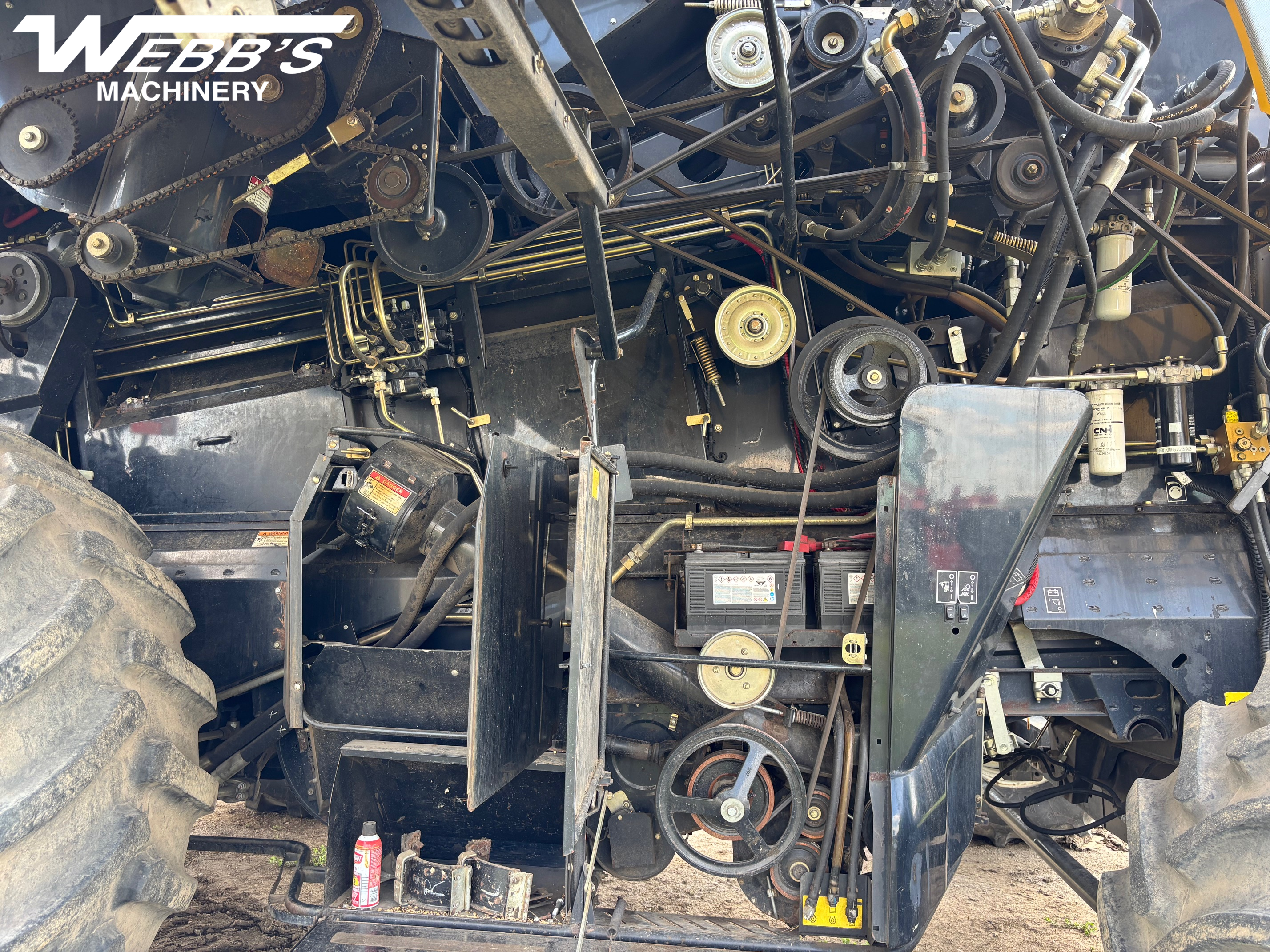 2009 New Holland CR9070 Combine