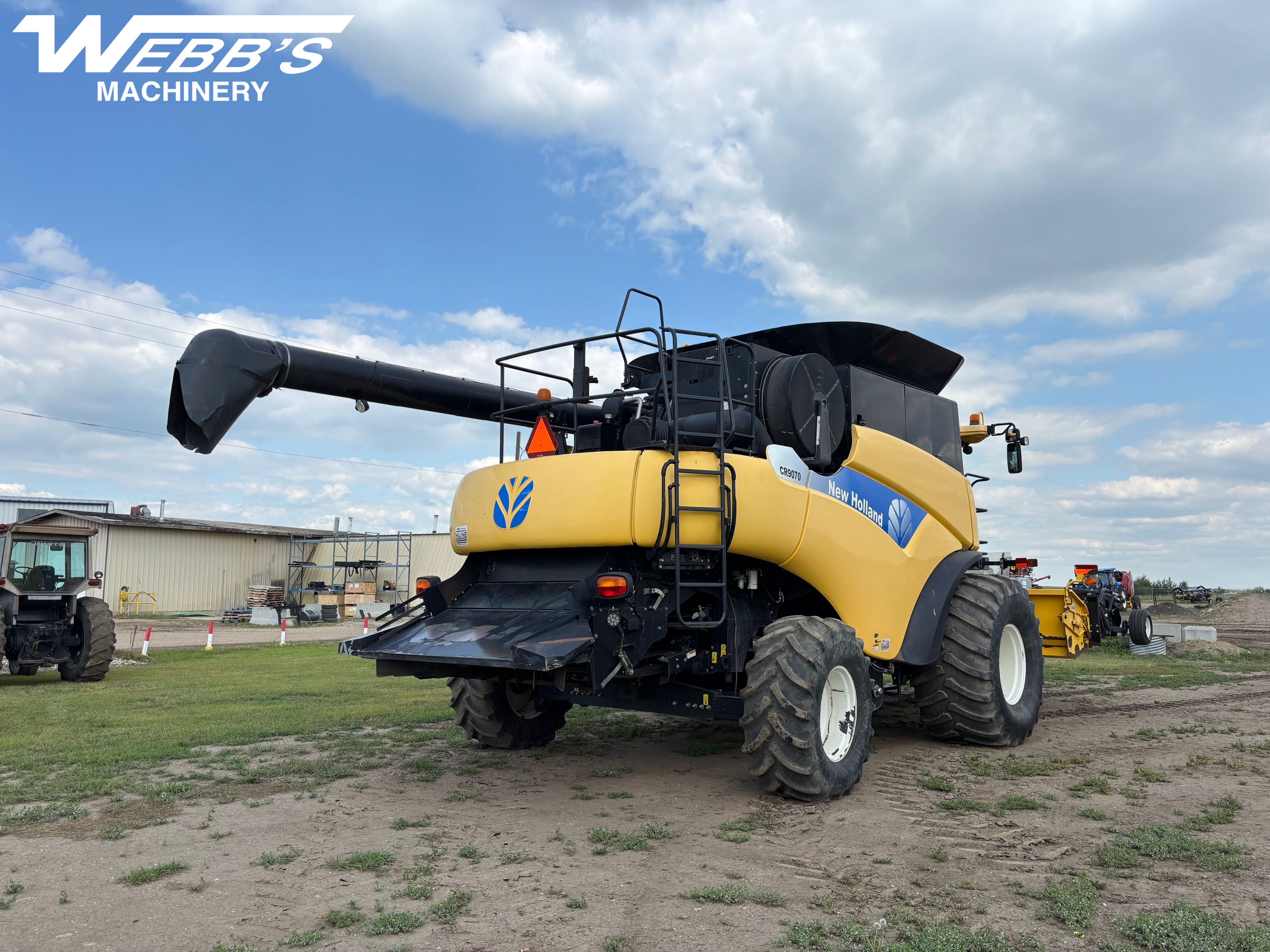 2009 New Holland CR9070 Combine