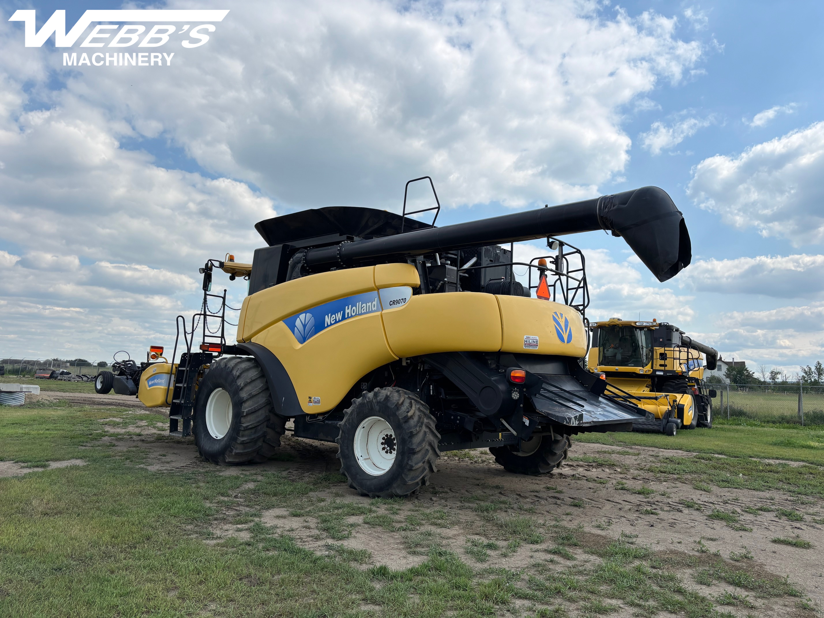 2009 New Holland CR9070 Combine