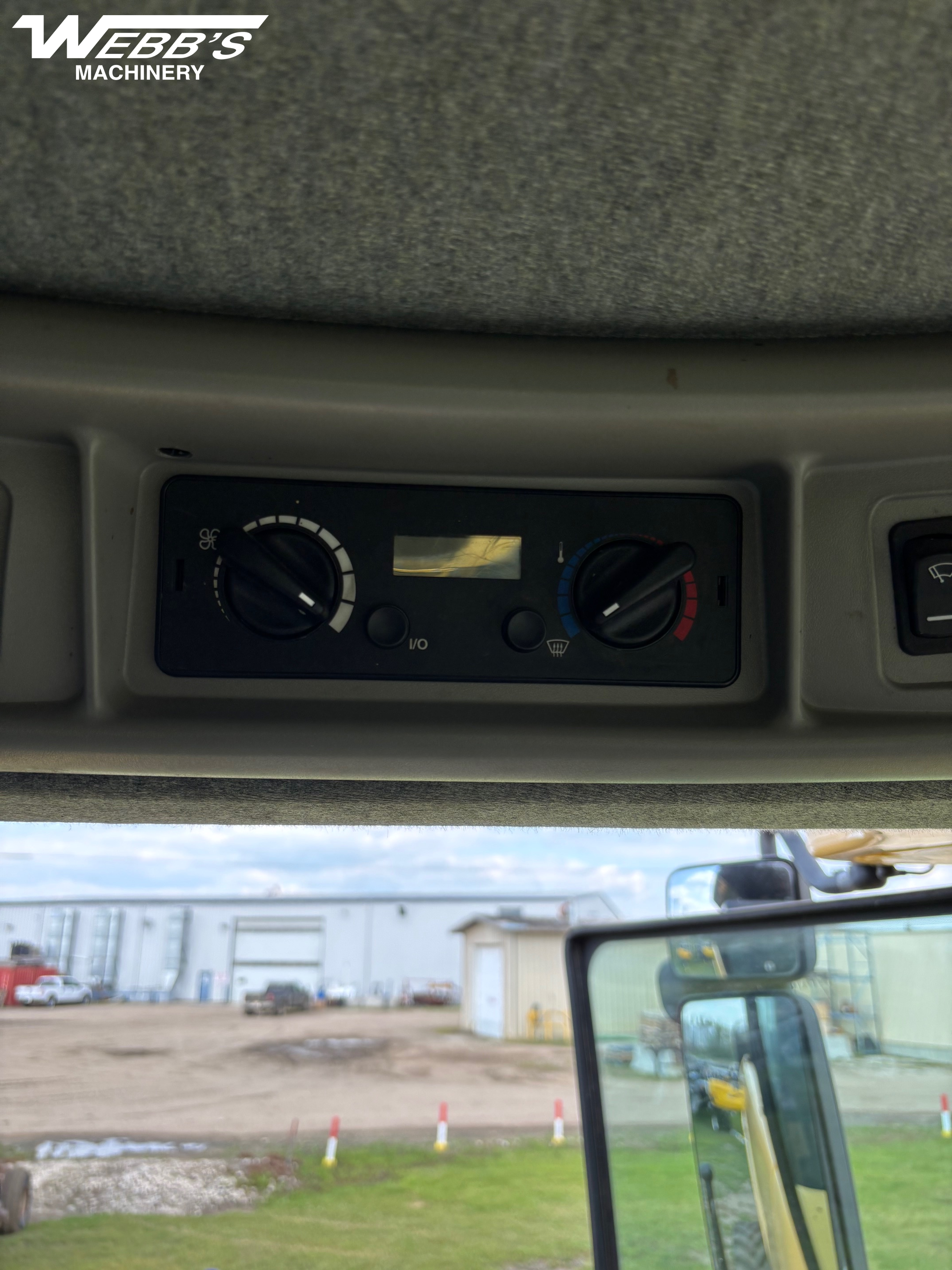 2009 New Holland CR9070 Combine