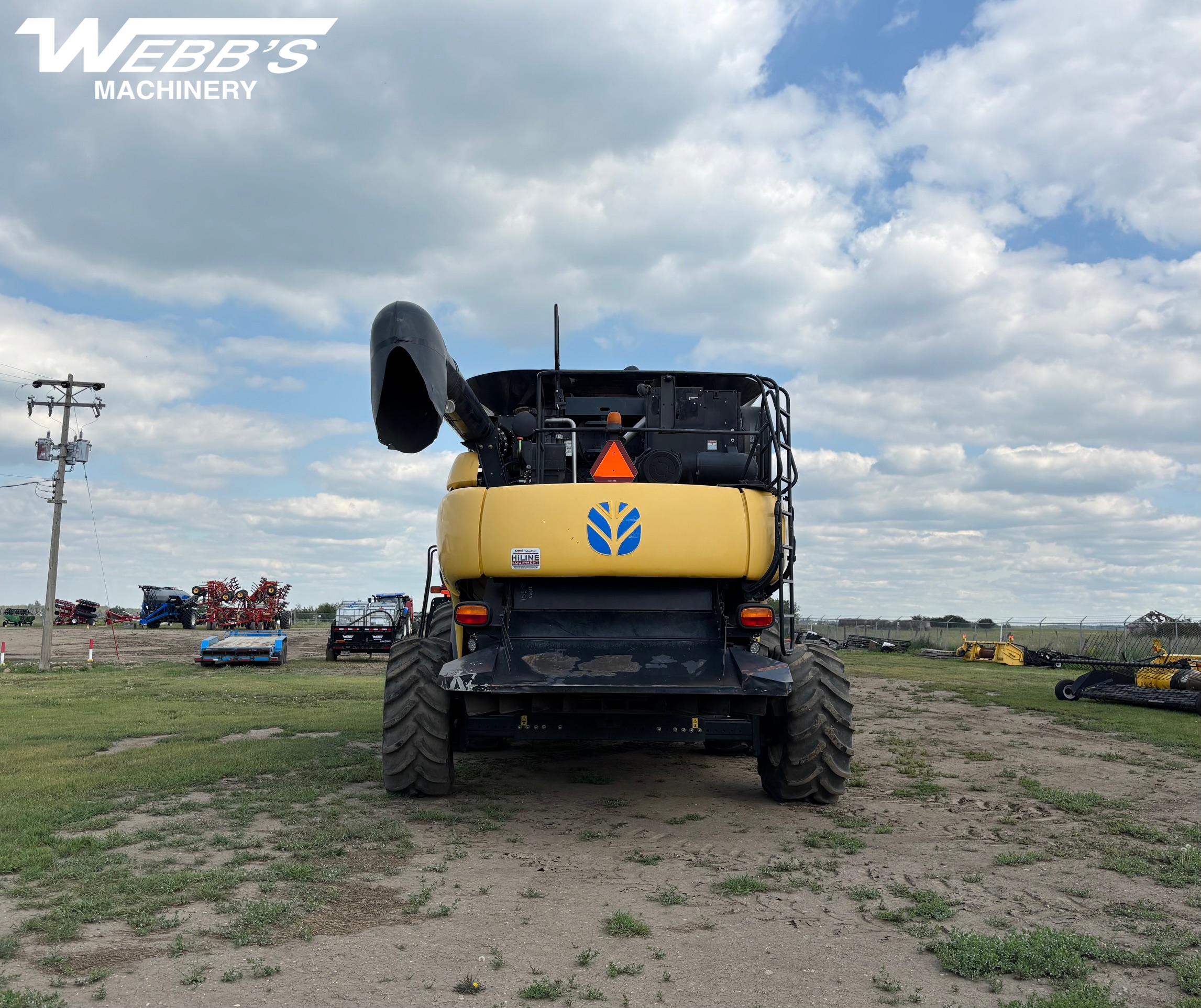 2009 New Holland CR9070 Combine