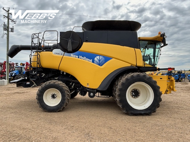 2010 New Holland CR9070 Combine