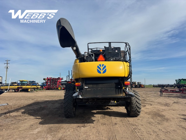 2010 New Holland CR9070 Combine
