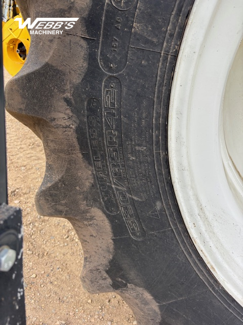 2010 New Holland CR9070 Combine