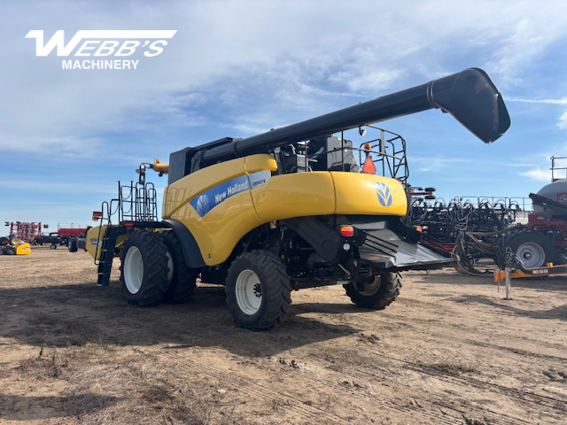 2010 New Holland CR9070 Combine