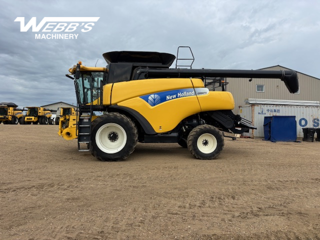 2010 New Holland CR9070 Combine