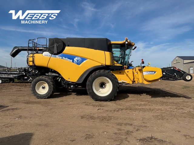 2010 New Holland CR9070 Combine