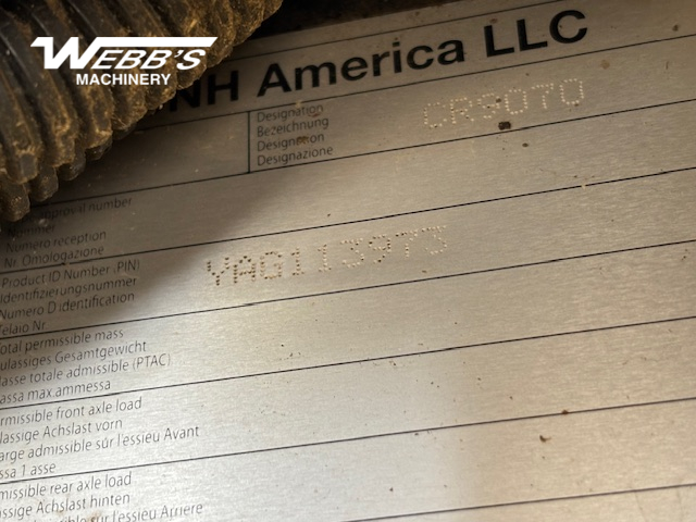 2010 New Holland CR9070 Combine