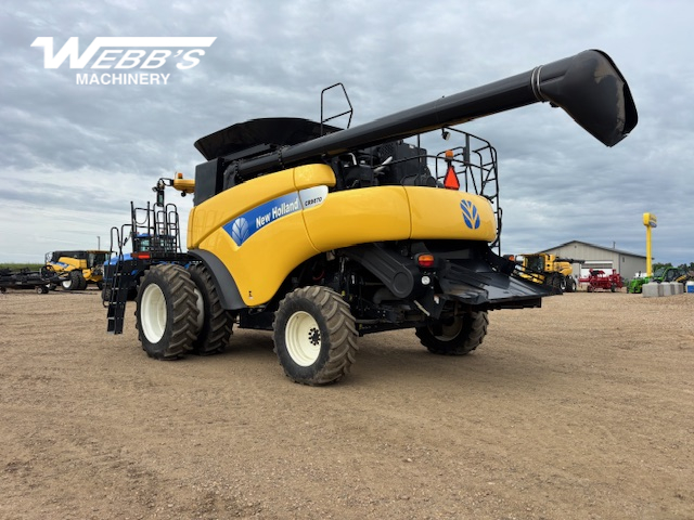 2010 New Holland CR9070 Combine