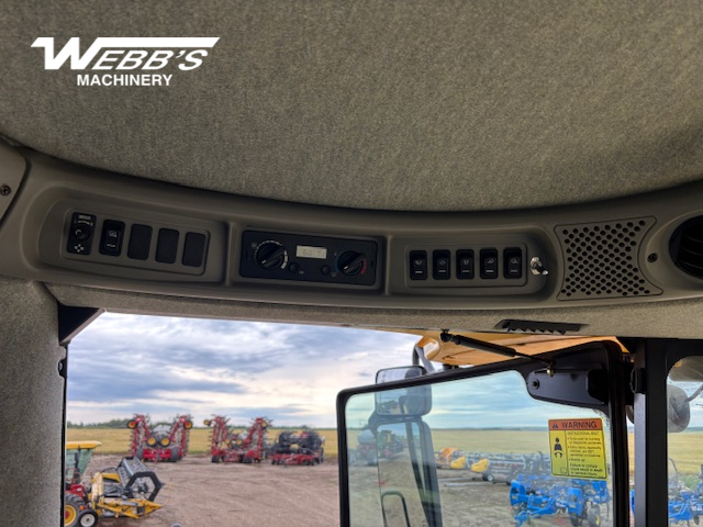 2010 New Holland CR9070 Combine