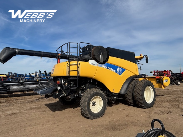 2010 New Holland CR9070 Combine