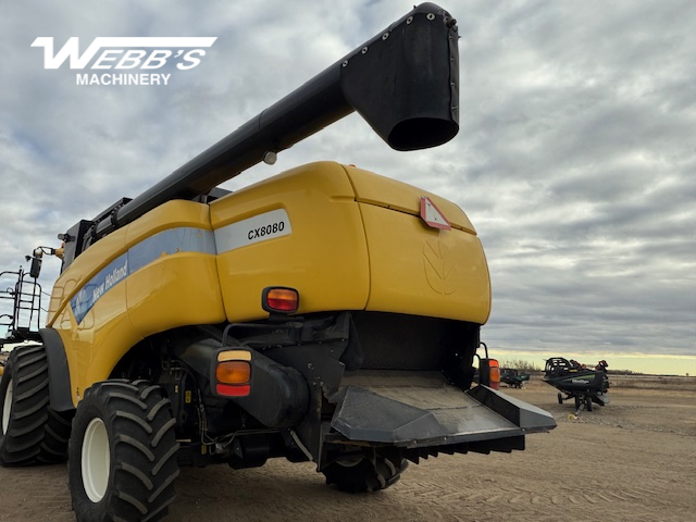 2007 New Holland CX8080 Combine