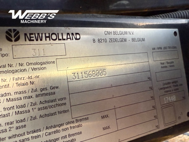 2007 New Holland CX8080 Combine