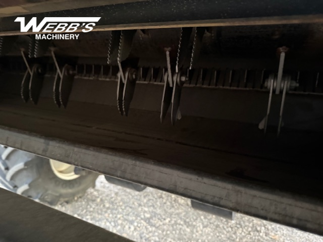 2007 New Holland CX8080 Combine