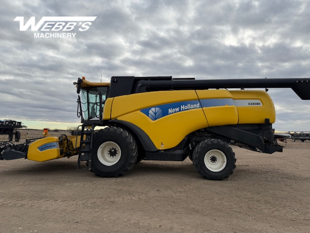 2007 New Holland CX8080 Combine