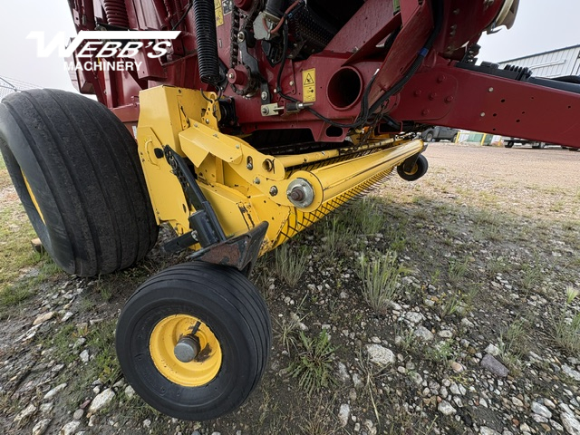 2016 New Holland Rollbelt 560 Baler/Round