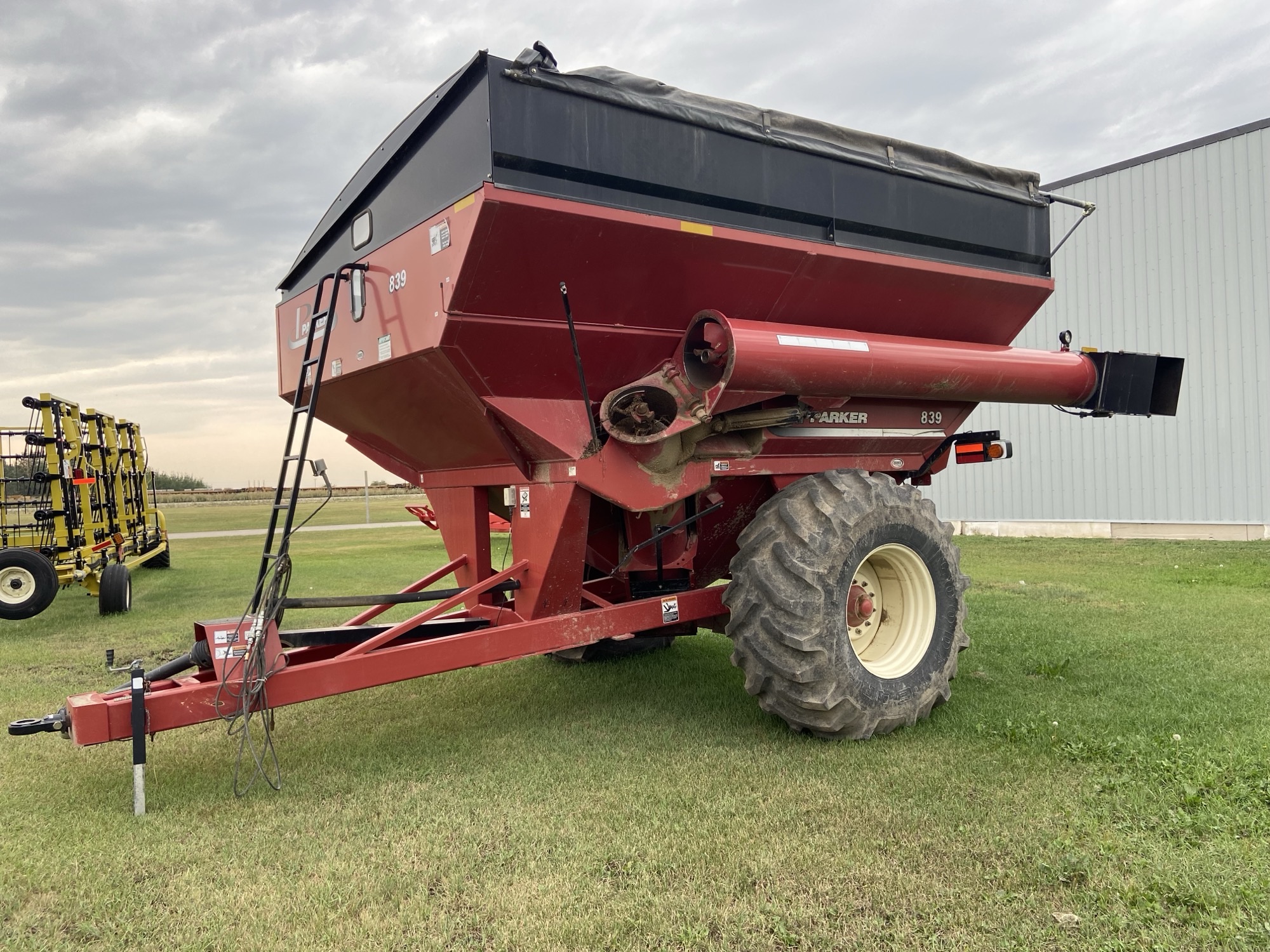 2014 Parker 839 Grain Cart