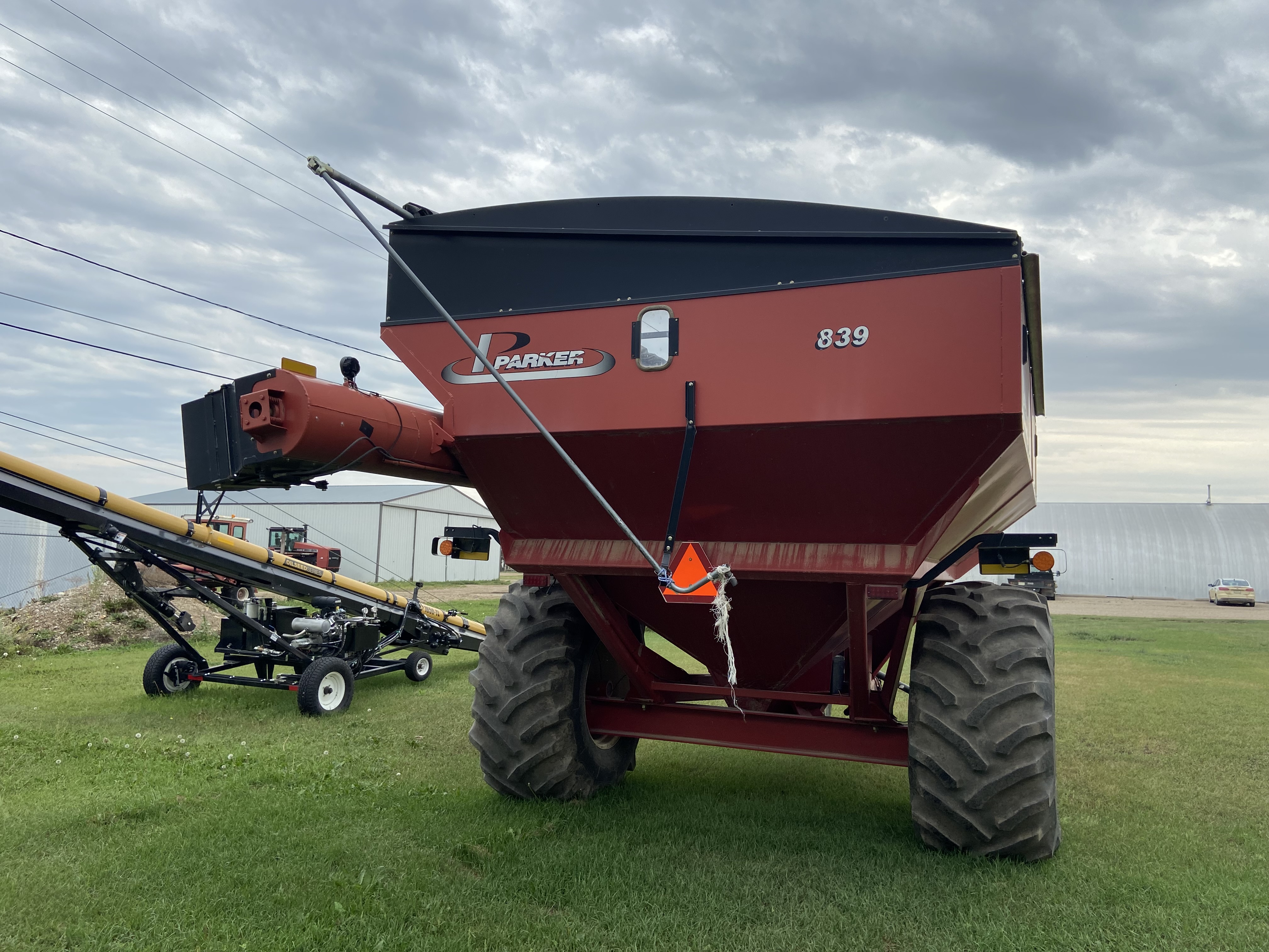 2014 Parker 839 Grain Cart