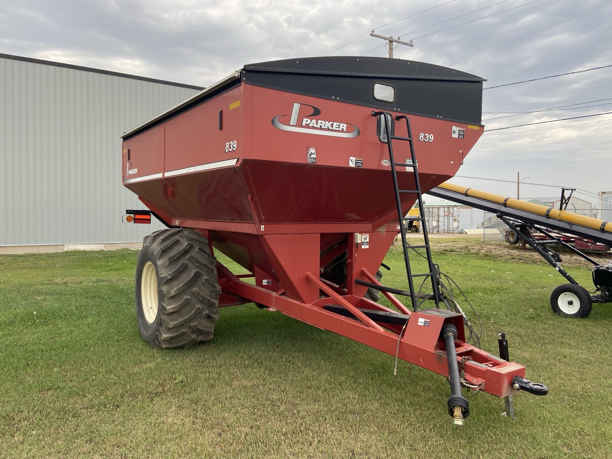 2014 Parker 839 Grain Cart