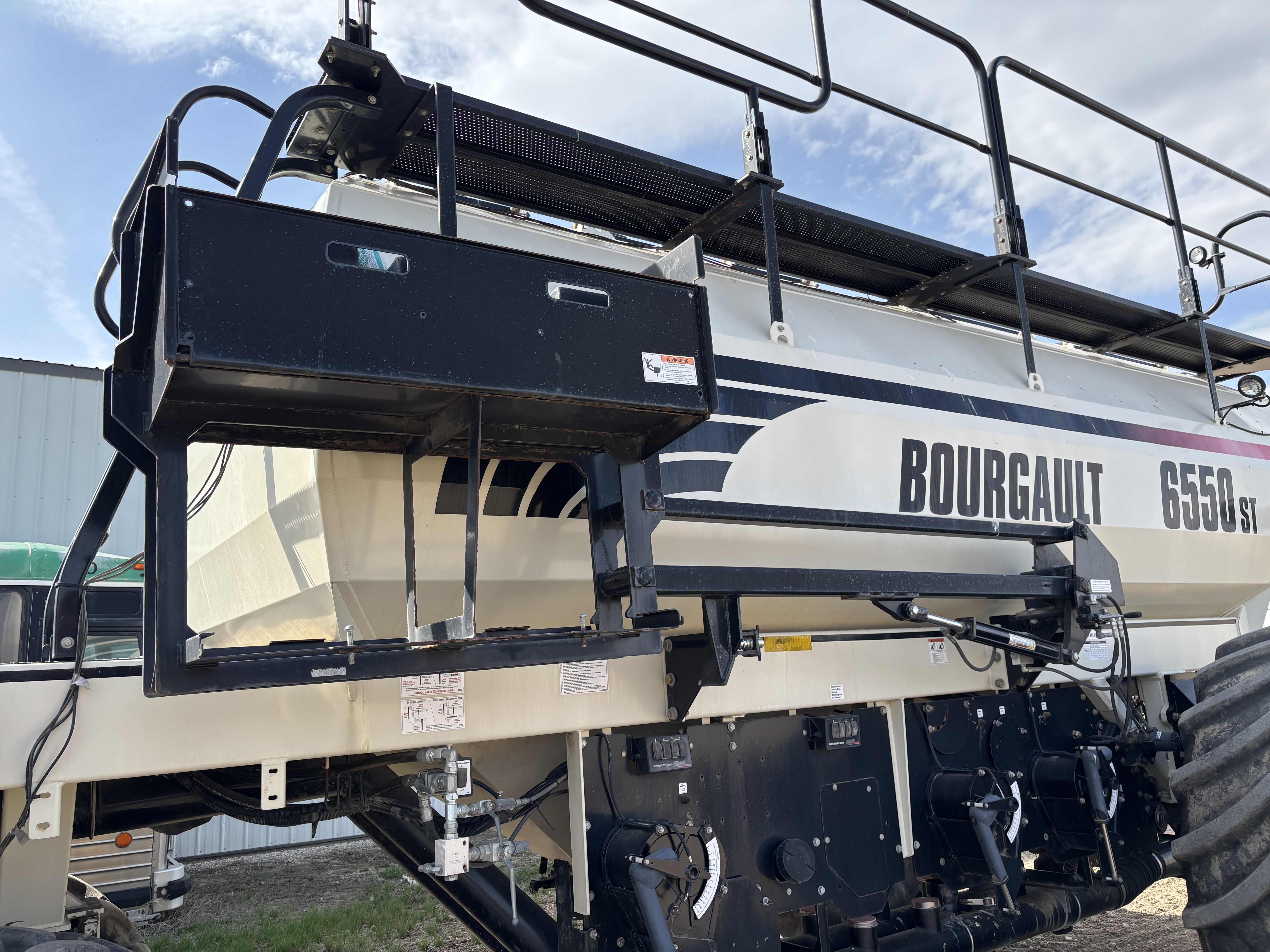 2012 Bourgault 3320-60-10 & 6550 Air Drill
