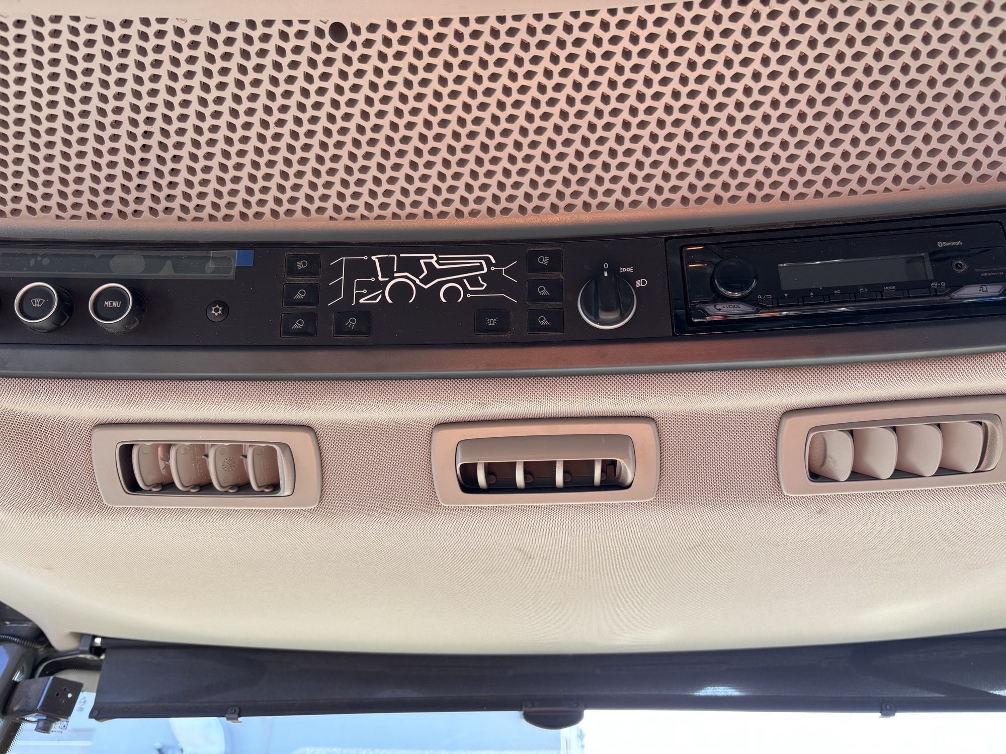 2025 CLAAS 8700TT small grains Combine