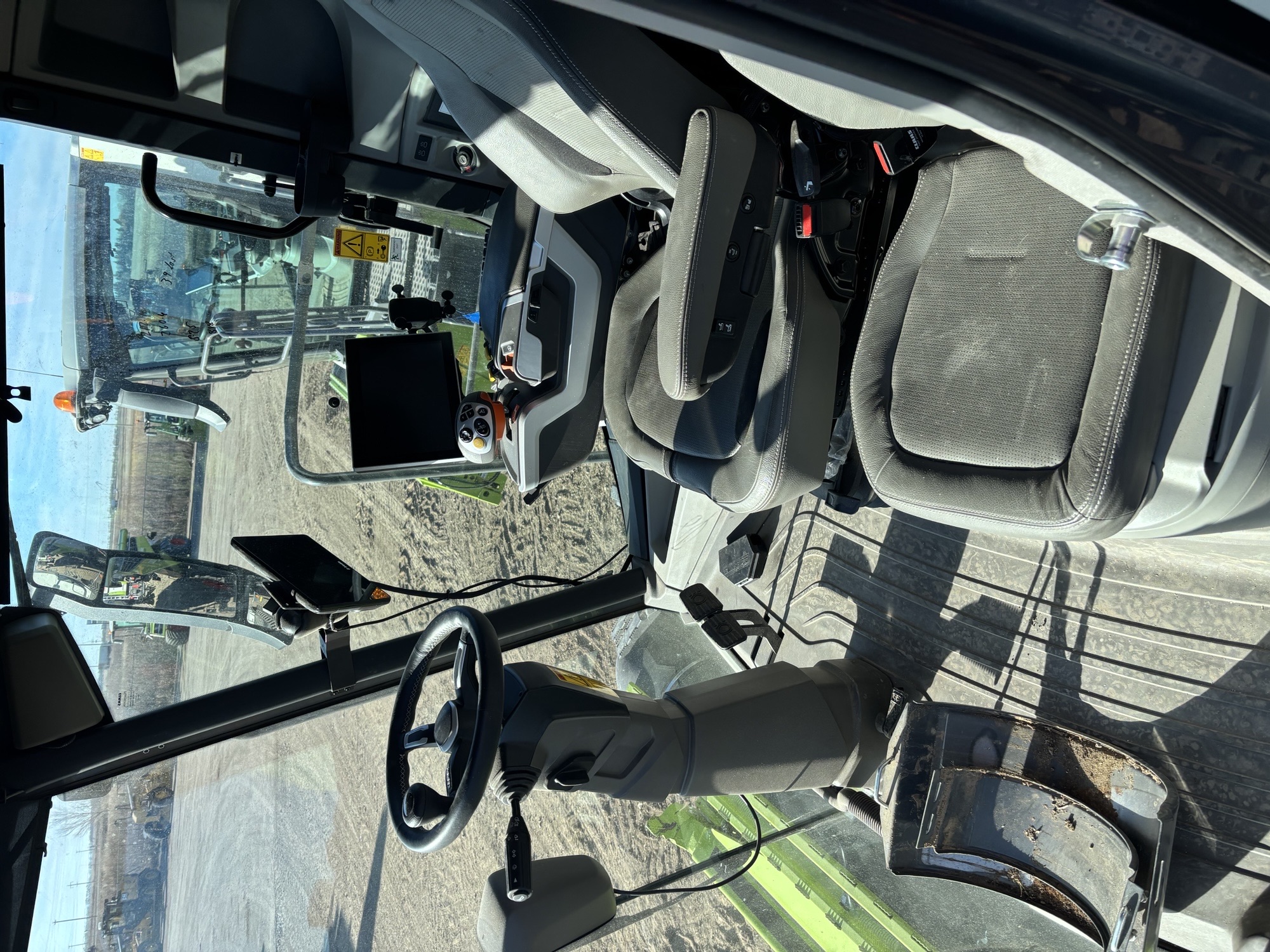 2025 CLAAS 8700TT small grains Combine